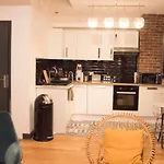 Beautiful apartment near République